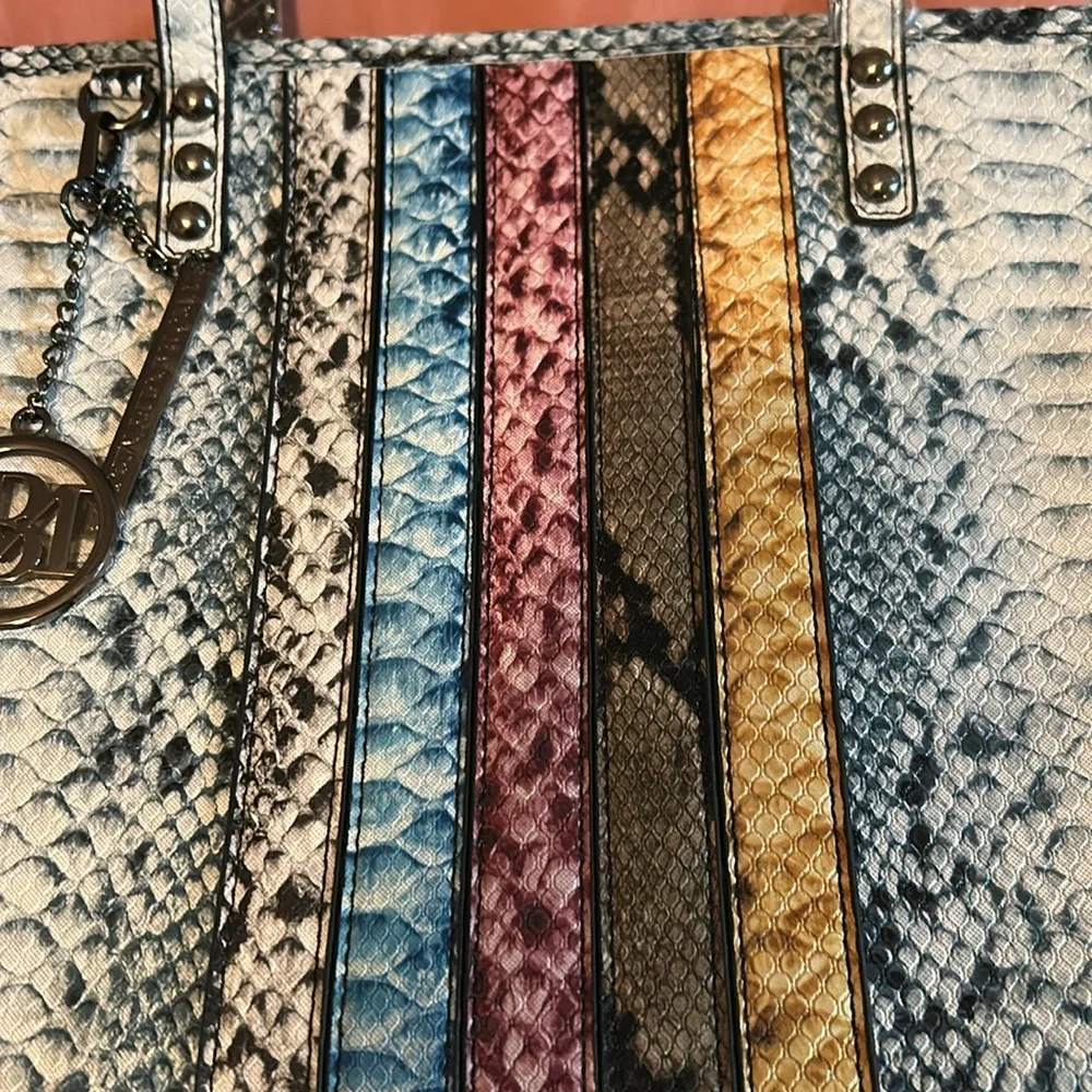 Studio Badgley Mischka, Vegan Leather, Light Blue Snake TOTE. NWT - Picture 12 of 16